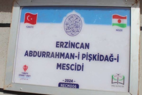NECM006 su kuyusu, Türkiye diyanet vakfı, su kuyusu açtırmak, su kuyusu tabela , bir damla hayat su kuyusu, su kuyusu bağışı, temiz su,