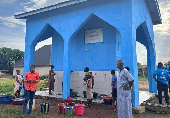 SLSK005 su kuyusu, Türkiye diyanet vakfı, su kuyusu açtırmak, su kuyusu tabela , bir damla hayat su kuyusu, su kuyusu bağışı, temiz su,