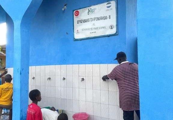 SLSK005 su kuyusu, Türkiye diyanet vakfı, su kuyusu açtırmak, su kuyusu tabela , bir damla hayat su kuyusu, su kuyusu bağışı, temiz su,