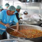 Diyanet İşleri Başkanlığı ile TDV işbirliğiyle Adıyaman'da günde 13 bin kişilik yemek hazırlanıyor