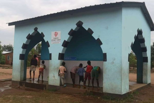 MWSK076 su kuyusu, Türkiye diyanet vakfı, su kuyusu açtırmak, su kuyusu tabela , bir damla hayat su kuyusu, su kuyusu bağışı, temiz su,