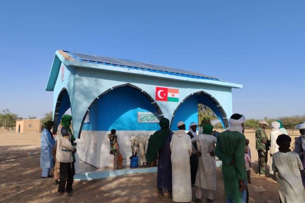 NESK152 su kuyusu, Türkiye diyanet vakfı, su kuyusu açtırmak, su kuyusu tabela , bir damla hayat su kuyusu, su kuyusu bağışı, temiz su,