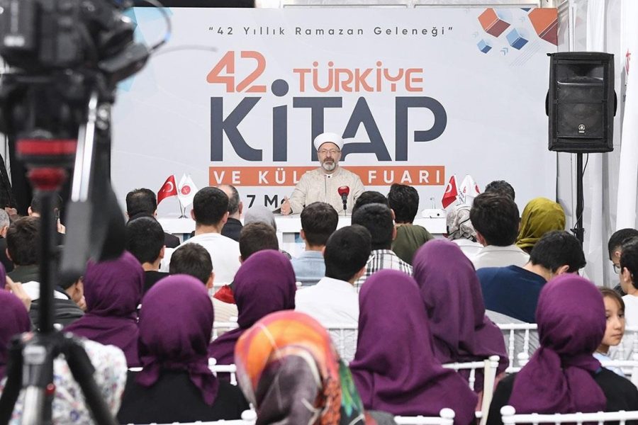 Diyanet İşleri Başkanı Erbaş, Ankara’da söyleşi ve imza gününe katıldı