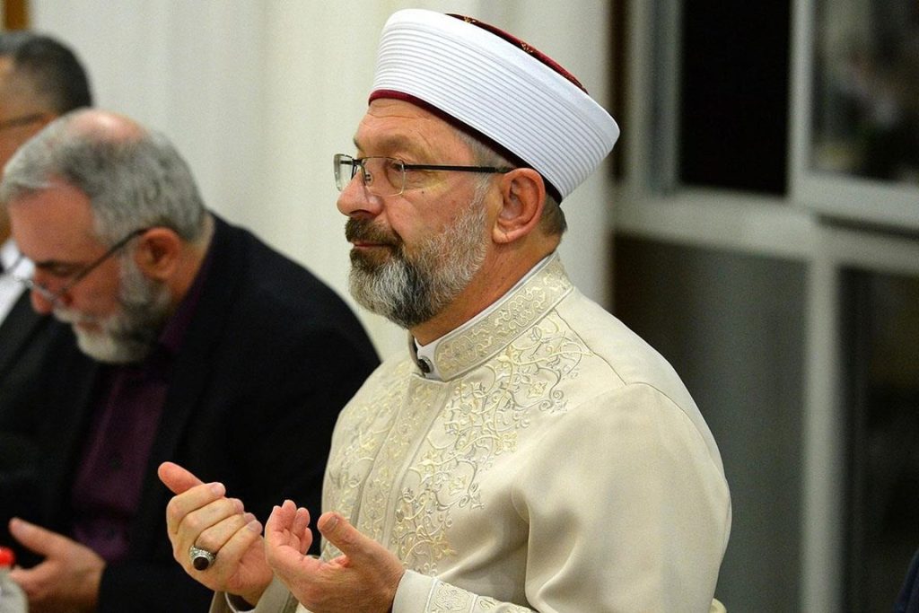 Diyanet İşleri Başkanı Erbaş, iftarda medya mensuplarıyla bir araya geldi