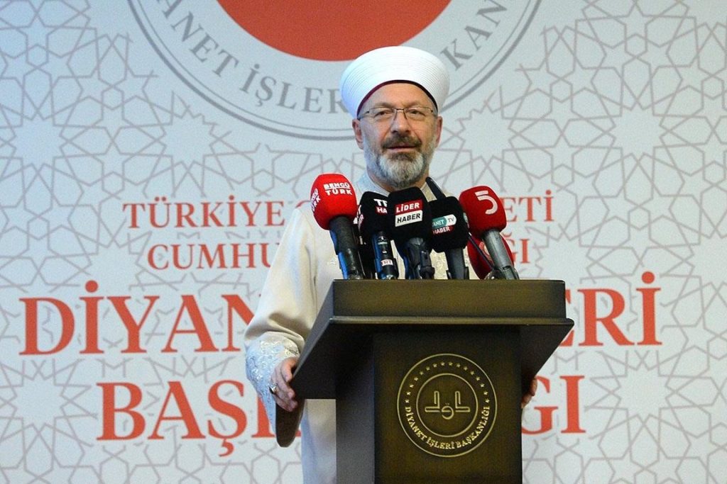 Diyanet İşleri Başkanı Erbaş, iftarda medya mensuplarıyla bir araya geldi