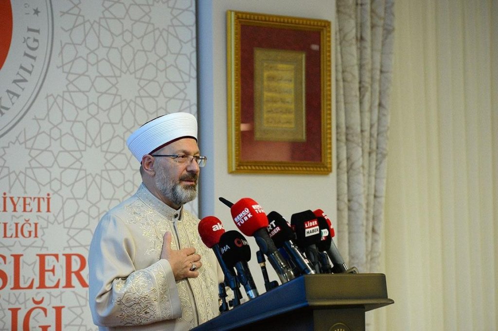 Diyanet İşleri Başkanı Erbaş, iftarda medya mensuplarıyla bir araya geldi