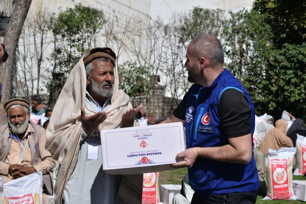 TDV ramazan yardımları kapsamında Pakistan'da 110 bin ihtiyaç sahibine ulaştı