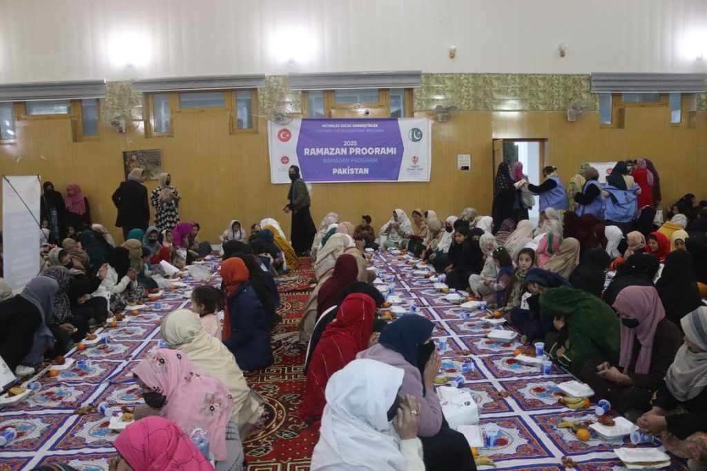TDV ramazan yardımları kapsamında Pakistan'da 110 bin ihtiyaç sahibine ulaştı