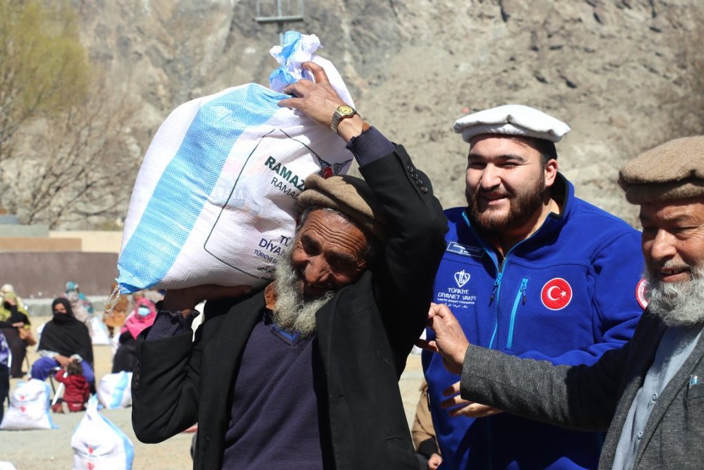 TDV ramazan yardımları kapsamında Pakistan'da 110 bin ihtiyaç sahibine ulaştı
