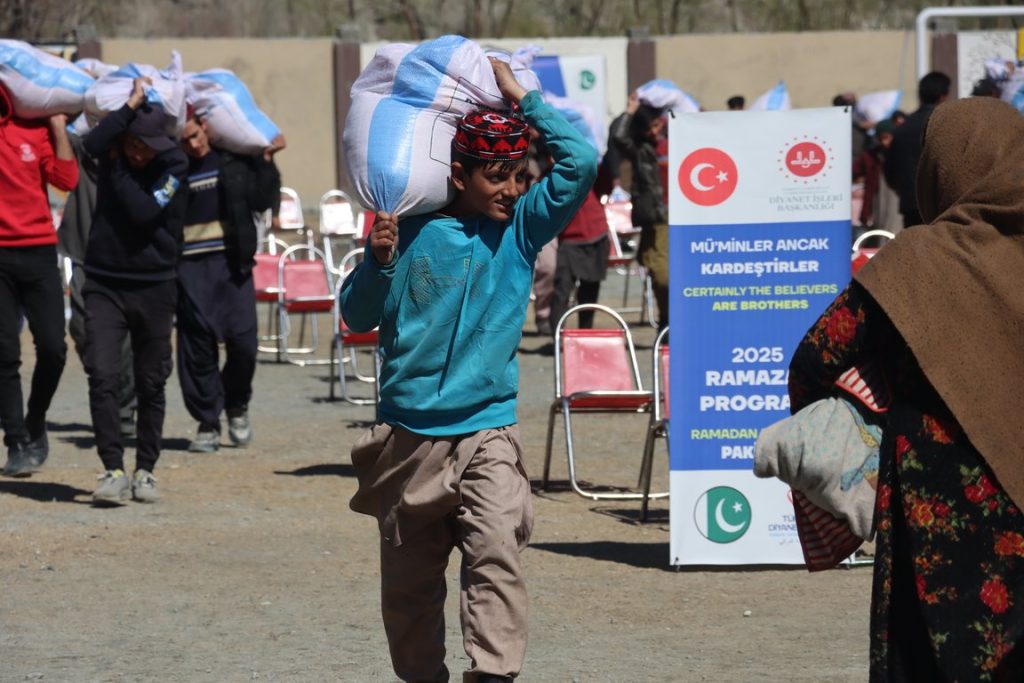 TDV ramazan yardımları kapsamında Pakistan'da 110 bin ihtiyaç sahibine ulaştı