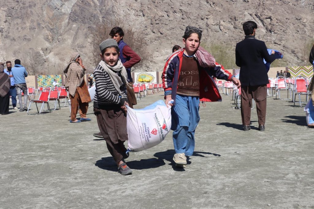 TDV ramazan yardımları kapsamında Pakistan'da 110 bin ihtiyaç sahibine ulaştı