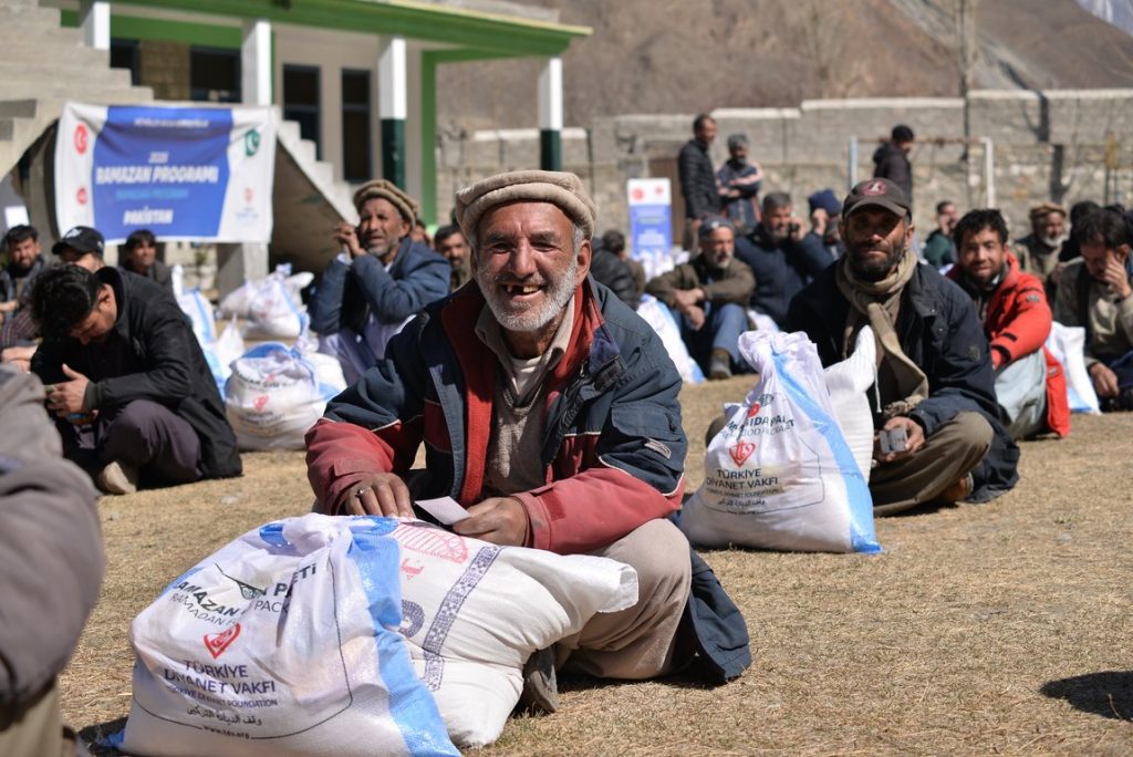 TDV ramazan yardımları kapsamında Pakistan'da 110 bin ihtiyaç sahibine ulaştı