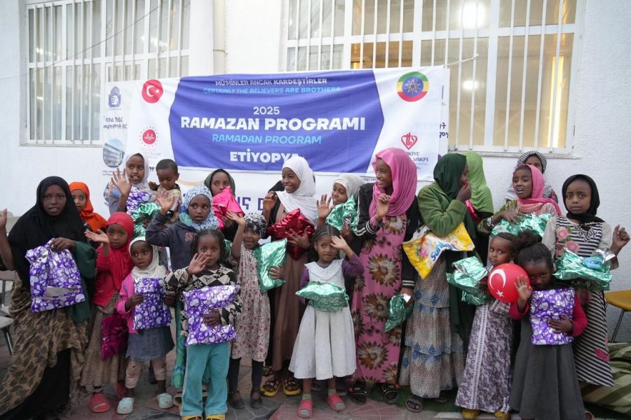 Türkiye Diyanet Vakfından Etiyopya'da 35 bin ihtiyaç sahibine ramazan yardımı, ihtiyaç sahiplerine ramazan kolisi yardım
