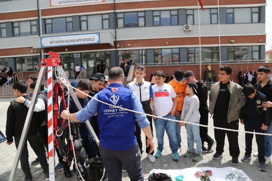 "İmam Hatip Liselerinde Afet ve İnsani Yardım Farkındalığı Eğitimi" kapanış programı düzenlendi, Afet, İnsanı Yardım, Aram Kurtarma,