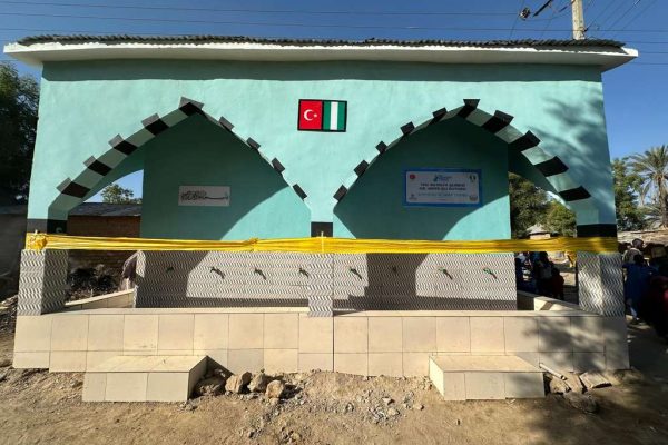 NGSK096 su kuyusu, Türkiye diyanet vakfı, su kuyusu açtırmak, su kuyusu tabela , bir damla hayat su kuyusu, su kuyusu bağışı, temiz su,