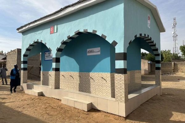 NGSK100 su kuyusu, Türkiye diyanet vakfı, su kuyusu açtırmak, su kuyusu tabela , bir damla hayat su kuyusu, su kuyusu bağışı, temiz su,