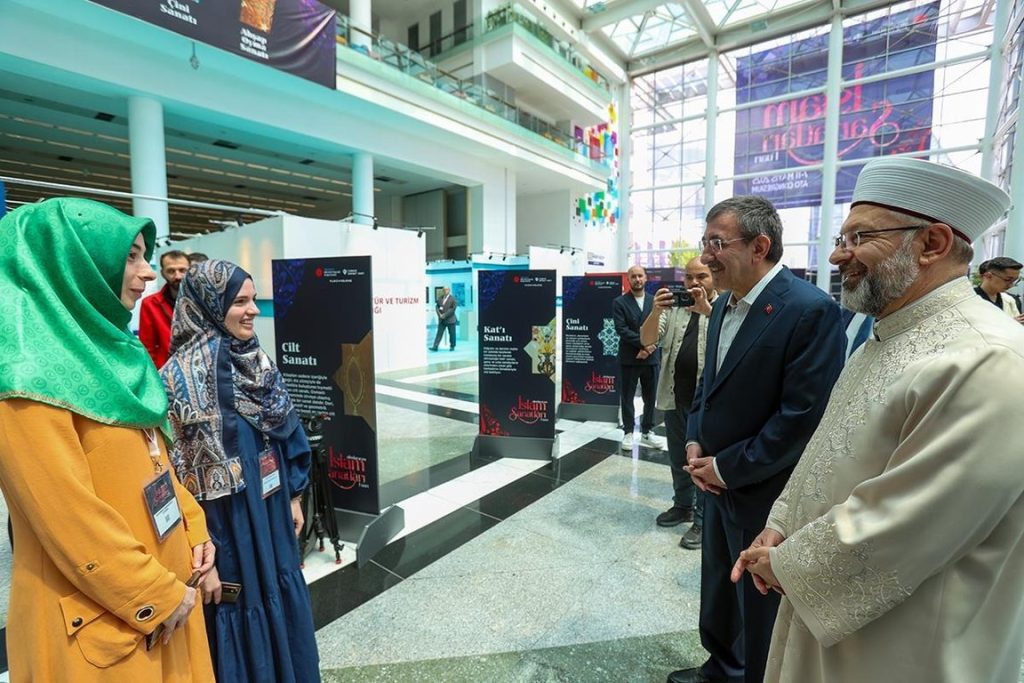 Cumhurbaşkanı Yardımcısı Cevdet Yılmaz "Uluslararası İslam Sanatları Fuarı"nı ziyaret etti, Uluslararası İslam Sanatları Fuarı, İslam Sanatları
