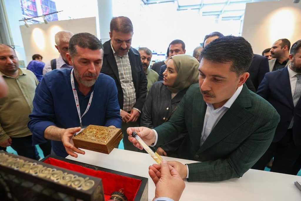 Cumhurbaşkanı Yardımcısı Cevdet Yılmaz "Uluslararası İslam Sanatları Fuarı"nı ziyaret etti, Uluslararası İslam Sanatları Fuarı, İslam Sanatları