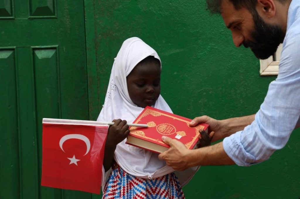 TDV “Bir Kurban Bir Kur’an” kampanyasıyla 45 bin Kur’an-ı Kerim dağıtacak, Hediyem Kuran Olsun, Kur'an-ı Kerim Bağışı,