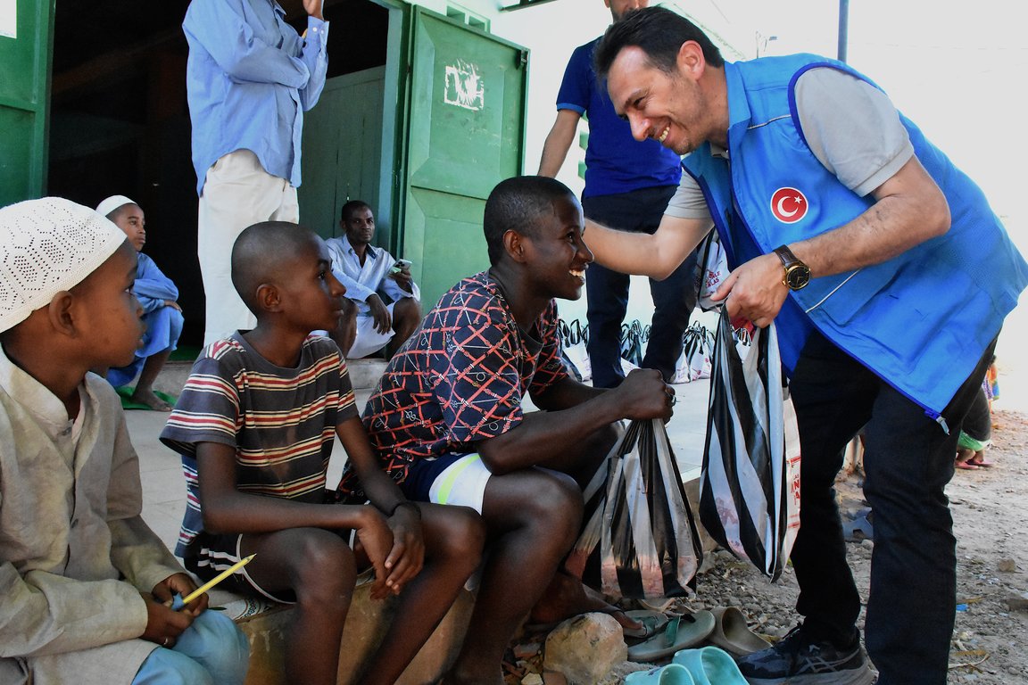 TDV gönüllüleri Madagaskar'dan duygu dolu anılarla ayrıldı, TDV gönüllüleri, Madagaskar, Kurban Organizasyonu,