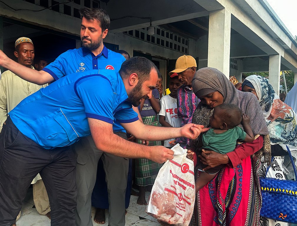 kurban , kurban bağışı, kurban eti dağıtımı, TDV Madagaskar'da 4 bin 900 hisse kurban etini ihtiyaç sahiplerine ulaştırıyor