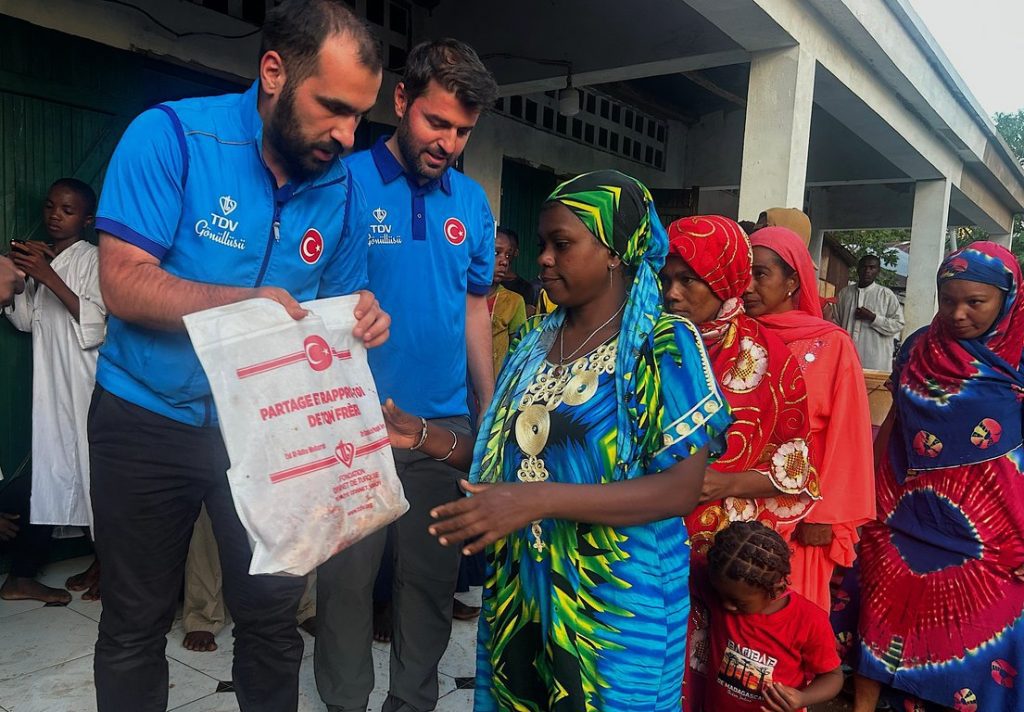 kurban , kurban bağışı, kurban eti dağıtımı, TDV Madagaskar'da 4 bin 900 hisse kurban etini ihtiyaç sahiplerine ulaştırıyor