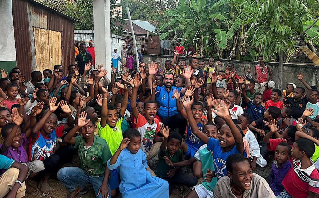 kurban , kurban bağışı, kurban eti dağıtımı, TDV Madagaskar'da 4 bin 900 hisse kurban etini ihtiyaç sahiplerine ulaştırıyor