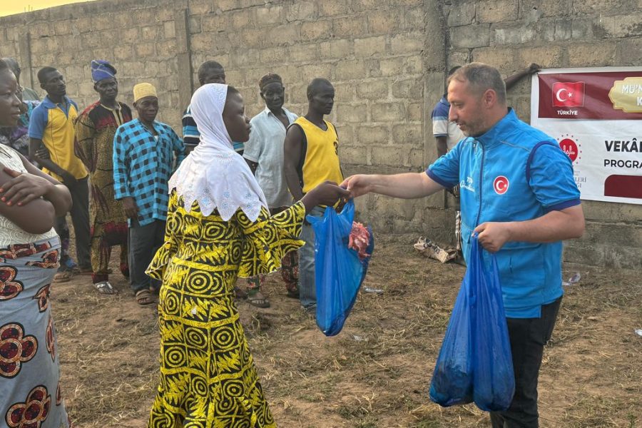 Kurban, kurban bağışı, vekaleten kurban, TDV, Togo'da kurbanlık kesimi ve et dağıtımı çalışmalarını sürdürüyor