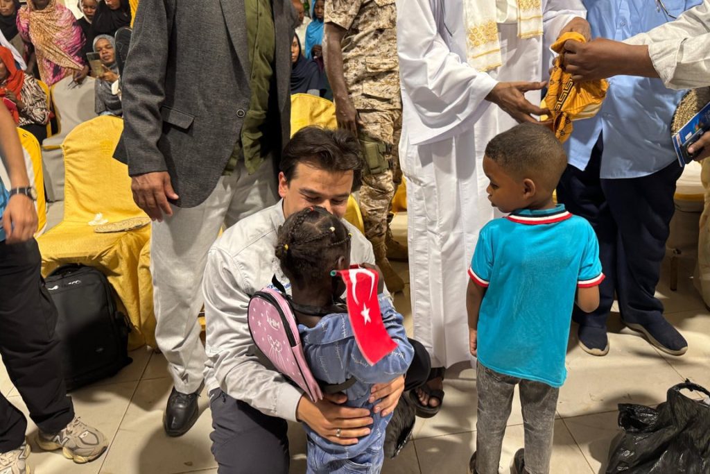 bayramlık, bayramlık bağışı, TDV ve DİTİB’den Sudan’da 2 bin 500 çocuğa bayramlık
