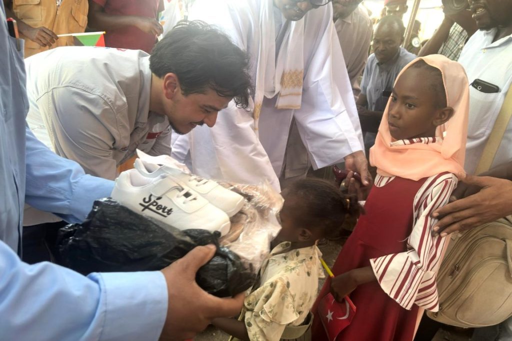 bayramlık, bayramlık bağışı, TDV ve DİTİB’den Sudan’da 2 bin 500 çocuğa bayramlık