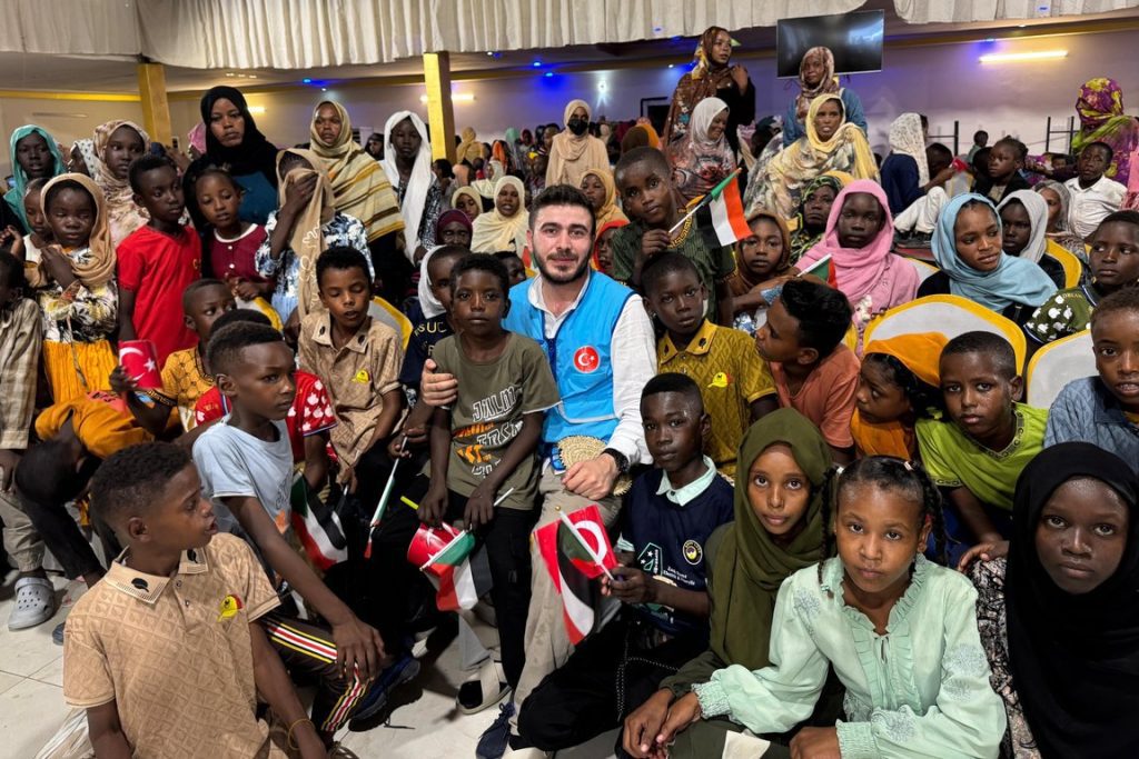 bayramlık, bayramlık bağışı, TDV ve DİTİB’den Sudan’da 2 bin 500 çocuğa bayramlık
