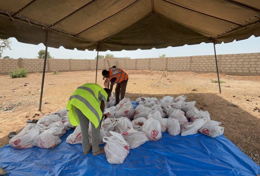 Türkiye Diyanet Vakfı, Burkina Faso'da ihtiyaç sahiplerine kurban eti ulaştırdı, kurban eti dağıtımı, kurban bağışı