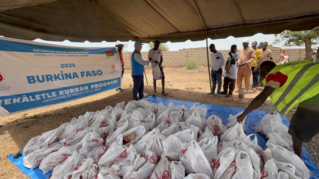 Türkiye Diyanet Vakfı, Burkina Faso'da ihtiyaç sahiplerine kurban eti ulaştırdı, kurban eti dağıtımı, kurban bağışı