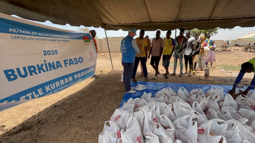 Türkiye Diyanet Vakfı, Burkina Faso'da ihtiyaç sahiplerine kurban eti ulaştırdı, kurban eti dağıtımı, kurban bağışı