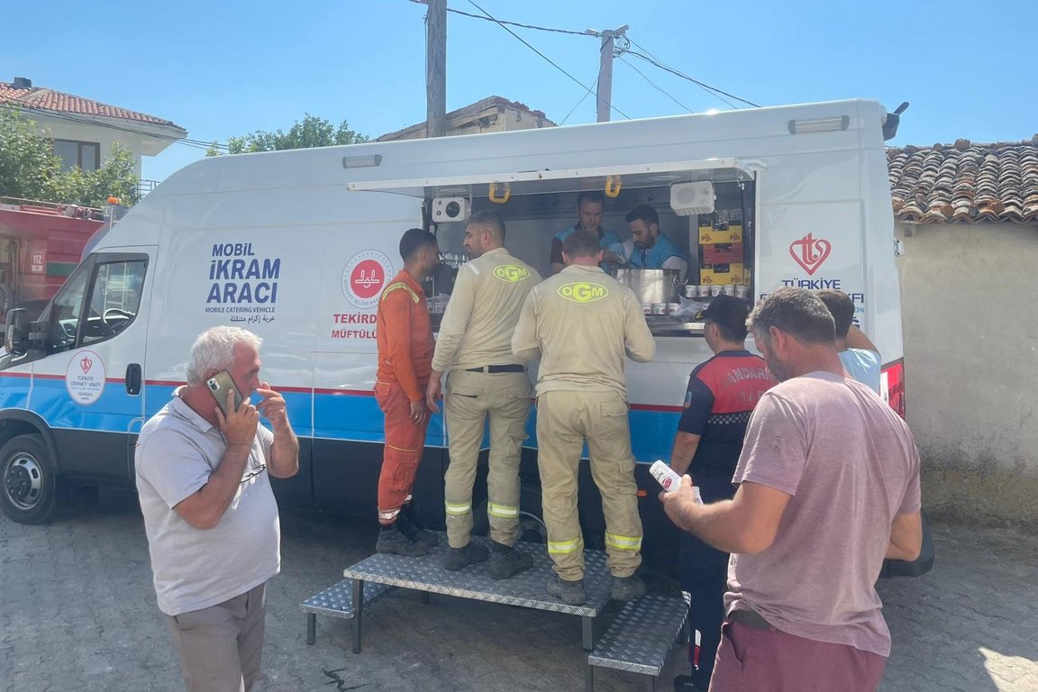 orman yangınları ile mücadele ,arama kurtarma, çorba dağıtımı, sıcak yemek dağıtımı, Türkiye diyanet vakfı