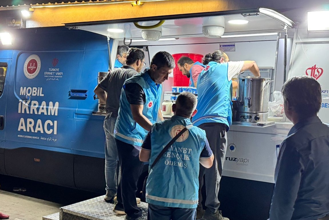 orman yangınları ile mücadele ,arama kurtarma, çorba dağıtımı, sıcak yemek dağıtımı, Türkiye diyanet vakfı
