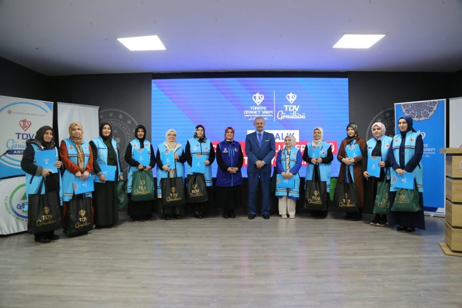 TDV kadın kolları gönüllüleri Antalya'daki eğitim ve istişare kampında buluştu