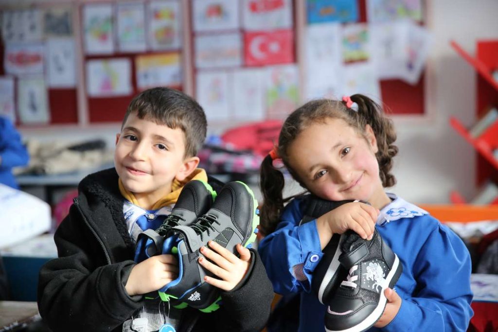 TDV kış yardımlarıyla ülke genelinde yürekleri ısıtıyor