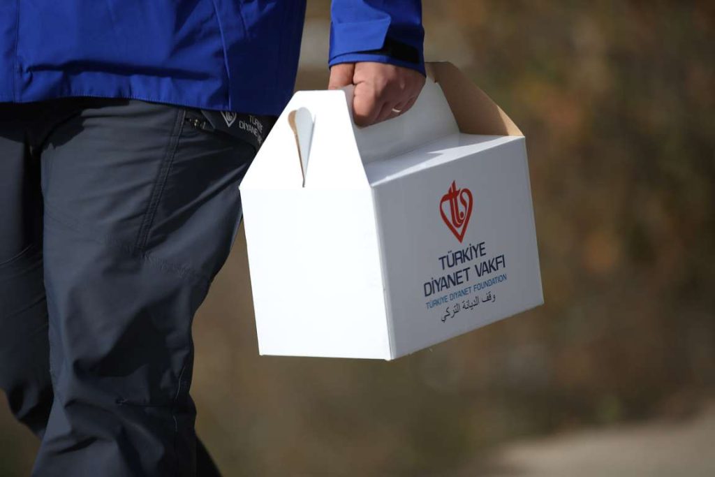 TDV kış yardımlarıyla ülke genelinde yürekleri ısıtıyor