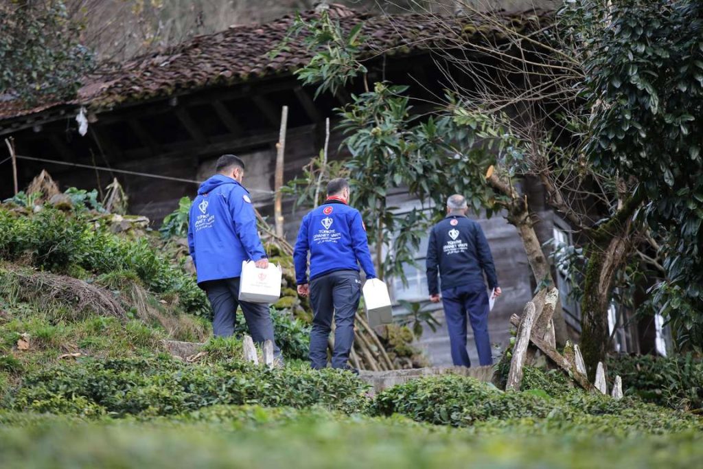 TDV kış yardımlarıyla ülke genelinde yürekleri ısıtıyor