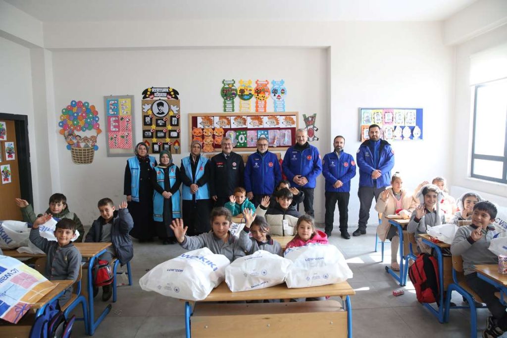 TDV kış yardımlarıyla ülke genelinde yürekleri ısıtıyor