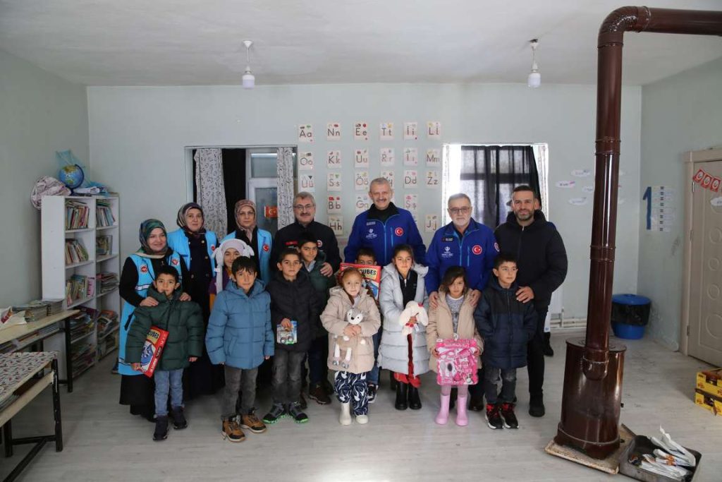 TDV kış yardımlarıyla ülke genelinde yürekleri ısıtıyor