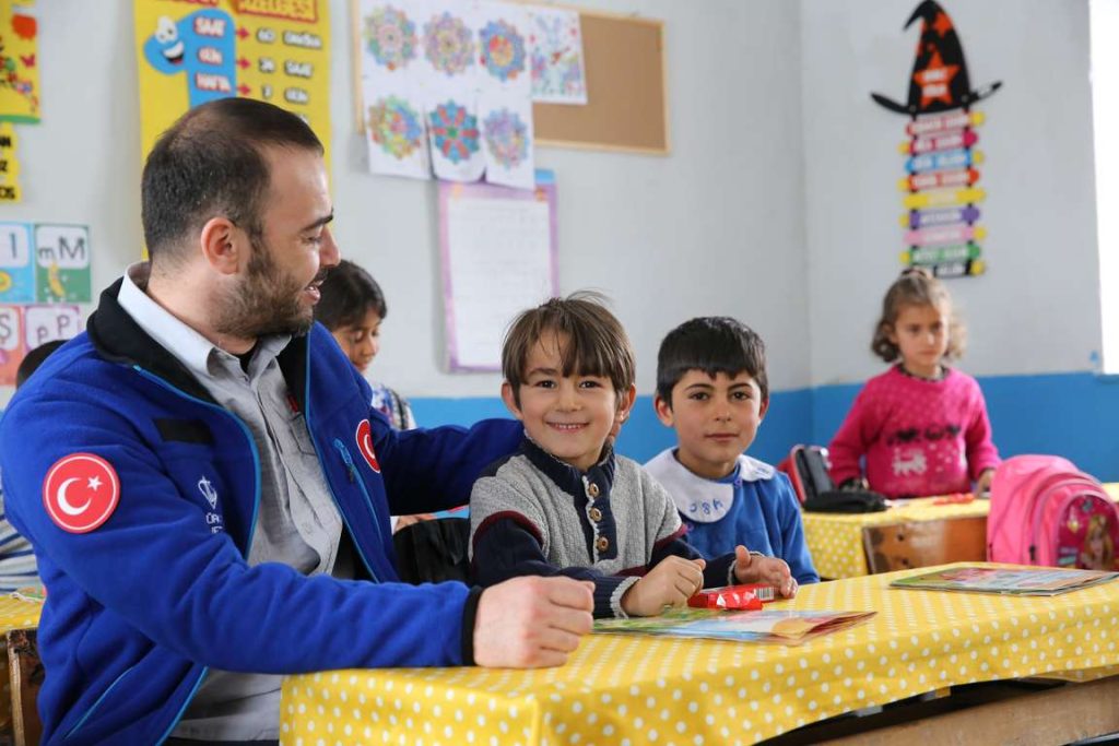 TDV kış yardımlarıyla ülke genelinde yürekleri ısıtıyor