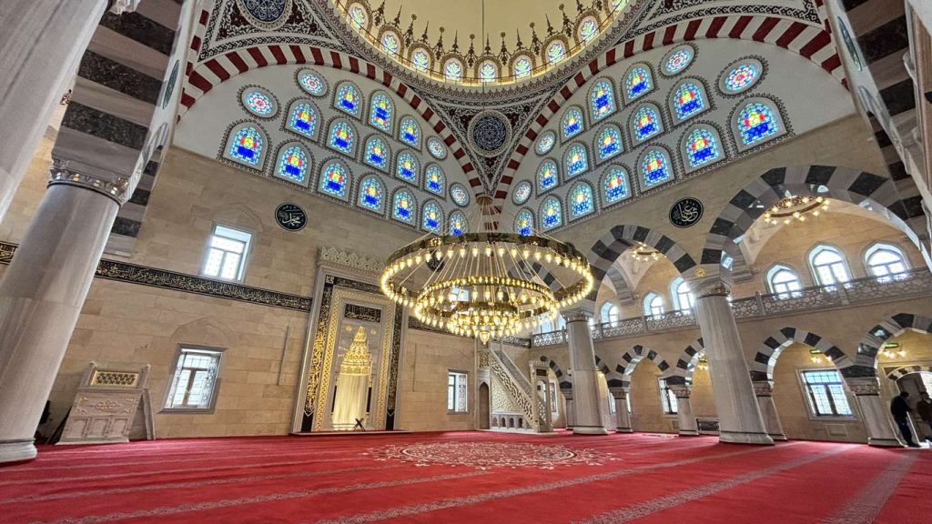 Türkiye'nin destekleriyle inşa edilen Üsküp Camisi'ndeki çalışmalarda sona yaklaşılıyor