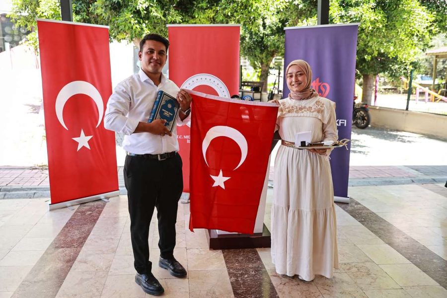 Mersin'de yuva kurmayı planlayan öksüz Elif'in çeyizi TDV tarafından hazırlandı , çeyiz yardmı