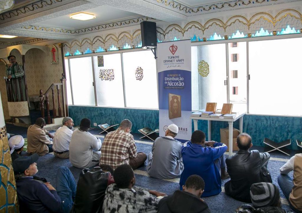 TDV, Brezilya'da 2 bin kişiye Portekizce Kur'an-ı Kerim meali ulaştırdı, Hediyem Kuran Olsun, Hediye Kuran, Kur’an-ı Kerim, Hediye Kur’an-ı Kerim